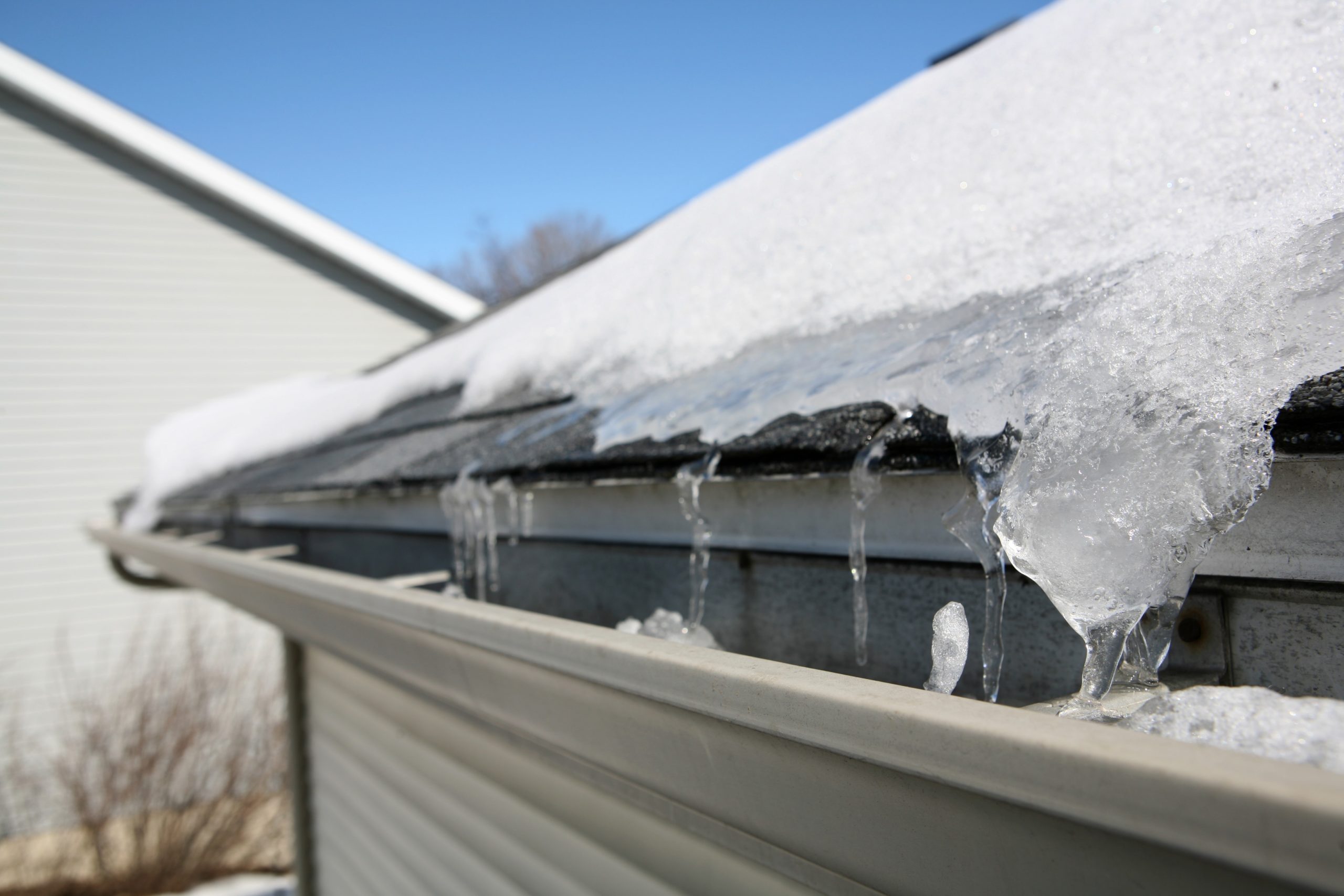 4 Ways Winter Can Damage Your Roof